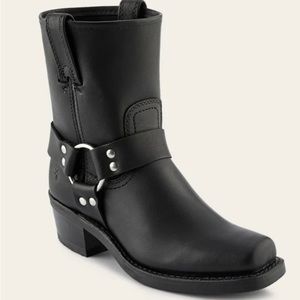 FRYE HARNESS 8R WOMENS BOOTS